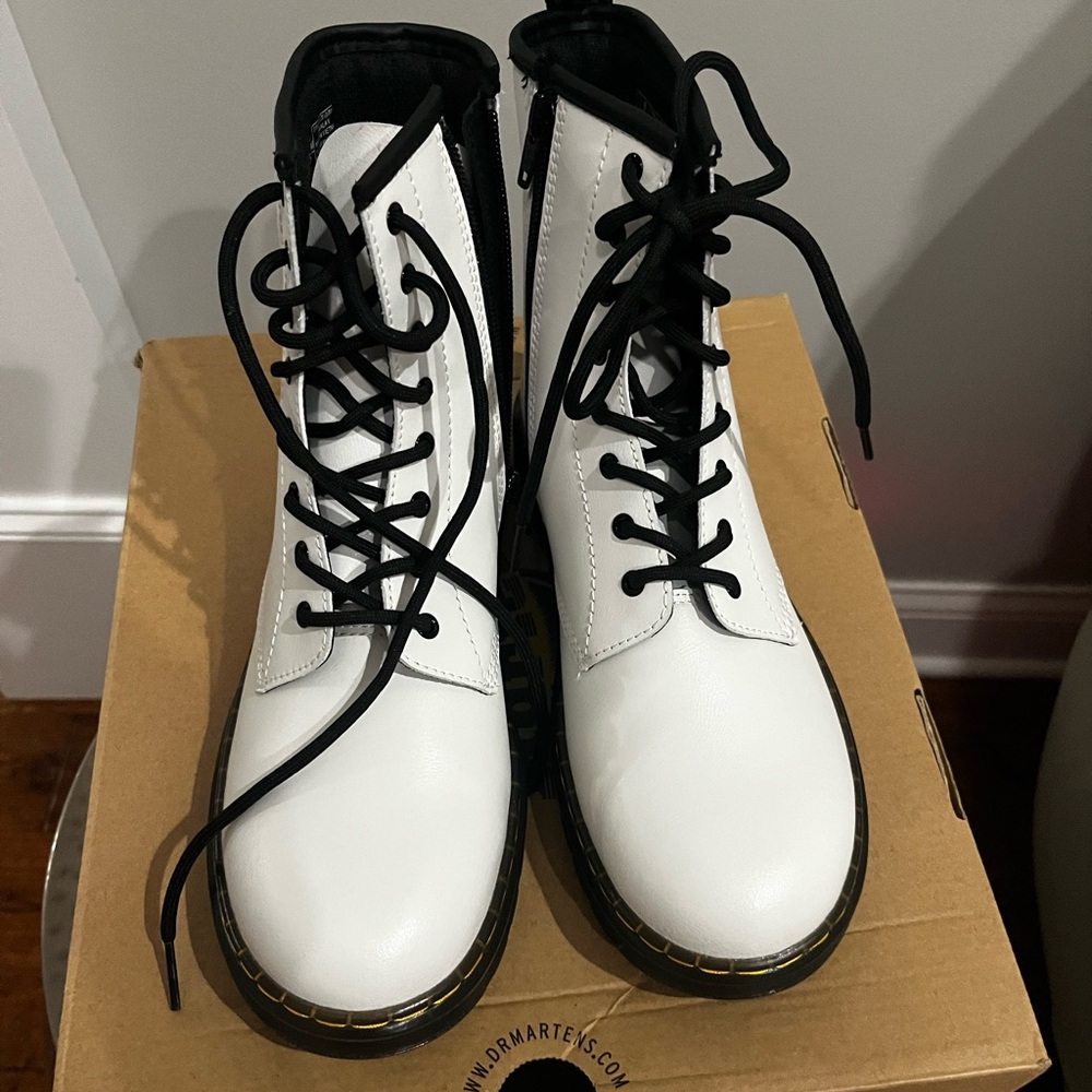 Brand new Dr Martens Zavala combat boots